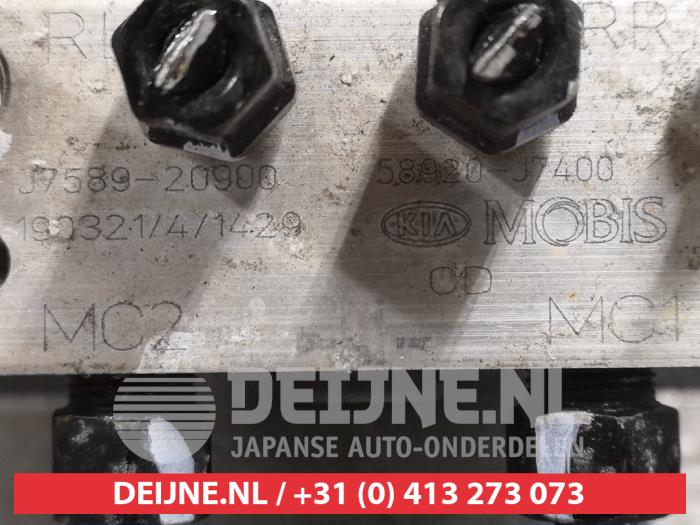 ABS Pomp van een Kia Ceed (CDB5/CDBB) 1.0i T-GDi 12V 2019