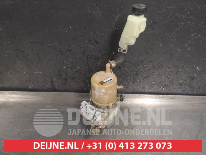 Gebruikte Servopomp Mazda 3 Sport (BK) 1.6 CiTD 16V Prijs € 35,00 Margeregeling aangeboden door V.Deijne Jap.Auto-onderdelen BV