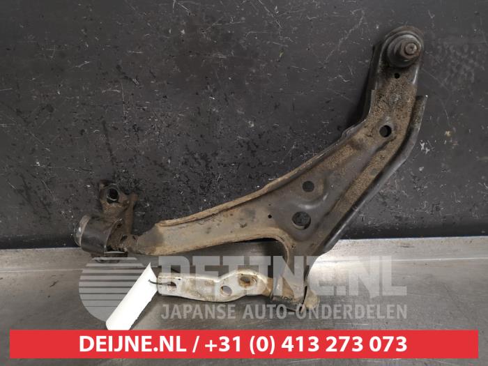 Nissan Primera Draagarm onder links-voor O381206