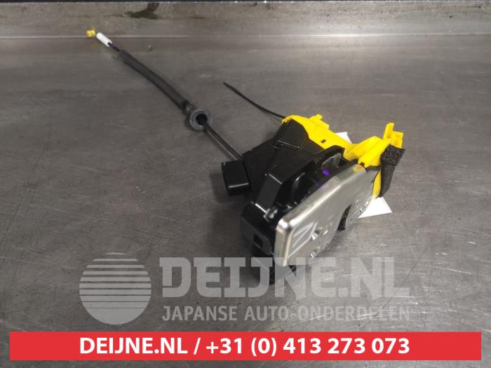 Kia Ceed Deurslot Mechaniek 4Deurs links-voor O466153