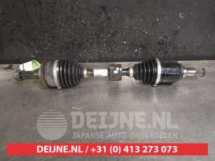 Gebruikte Aandrijfas links-voor Suzuki Vitara (LY/MY) 1.6 16V DDiS AllGrip Prijs € 100,00 Margeregeling aangeboden door V.Deijne Jap.Auto-onderdelen BV