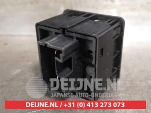 Mitsubishi Outlander Stoelverwarmings Schakelaar O467252 foto 2