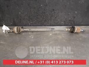 Gebruikte Steekas links-achter Mitsubishi Outlander (GF/GG) 2.4 16V PHEV 4x4 Prijs € 150,00 Margeregeling aangeboden door V.Deijne Jap.Auto-onderdelen BV