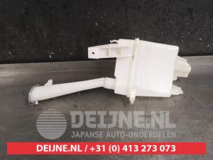 Nissan Pulsar Front windscreen washer reservoir O467312 photo 2