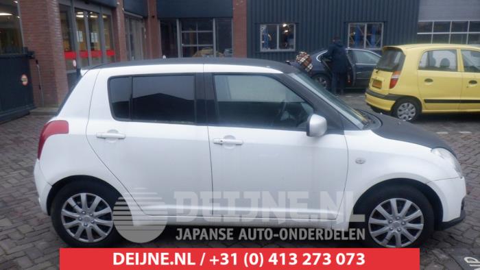 Suzuki Swift Portier 4Deurs rechts-voor O467477