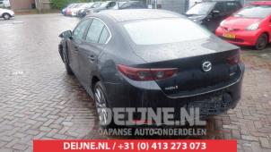 Gebruikte Achterruit Mazda 3 (BP) 2.0 SkyActiv-G 122 M Hybrid 16V Prijs € 100,00 Margeregeling aangeboden door V.Deijne Jap.Auto-onderdelen BV
