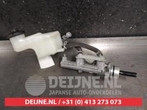 Gebruikte Hoofdremcilinder Toyota Avensis Verso (M20) 2.0 16V VVT-i D-4 Prijs € 35,00 Margeregeling aangeboden door V.Deijne Jap.Auto-onderdelen BV