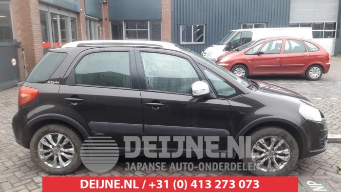 Suzuki SX-4 Portier 4Deurs rechts-voor O469183