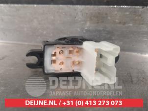 Nissan Juke Electric window switch O470781 photo 2