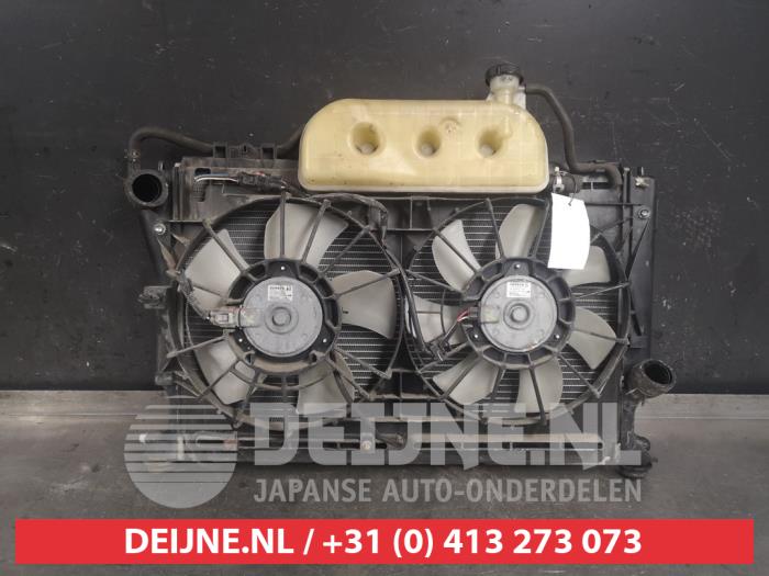 Gebruikte Radiateur Toyota Avensis Wagon (T25/B1E) 2.2 D-4D 16V D-CAT Prijs € 50,00 Margeregeling aangeboden door V.Deijne Jap.Auto-onderdelen BV