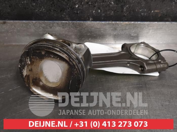 Gebruikte Zuiger Nissan Qashqai (J10) 2.0 16V Prijs € 50,00 Margeregeling aangeboden door V.Deijne Jap.Auto-onderdelen BV