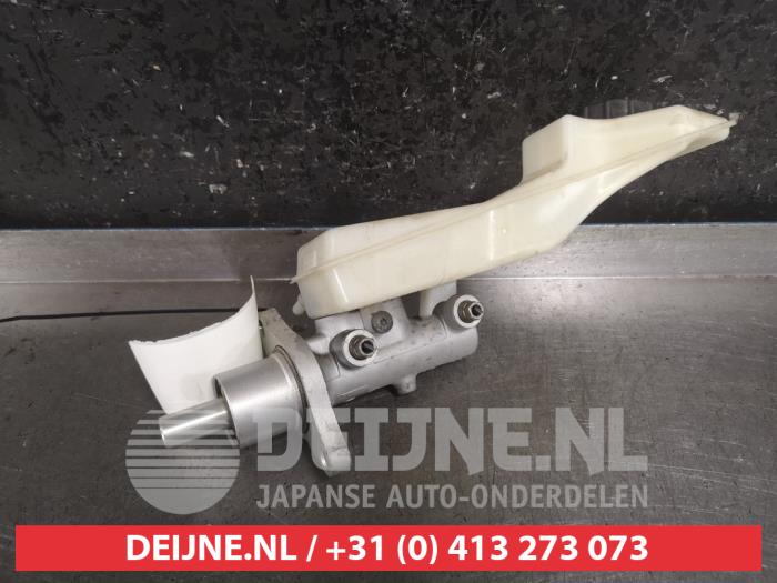 Gebruikte Hoofdremcilinder Mazda 3 Sport (BK) 1.6i 16V Prijs € 40,00 Margeregeling aangeboden door V.Deijne Jap.Auto-onderdelen BV