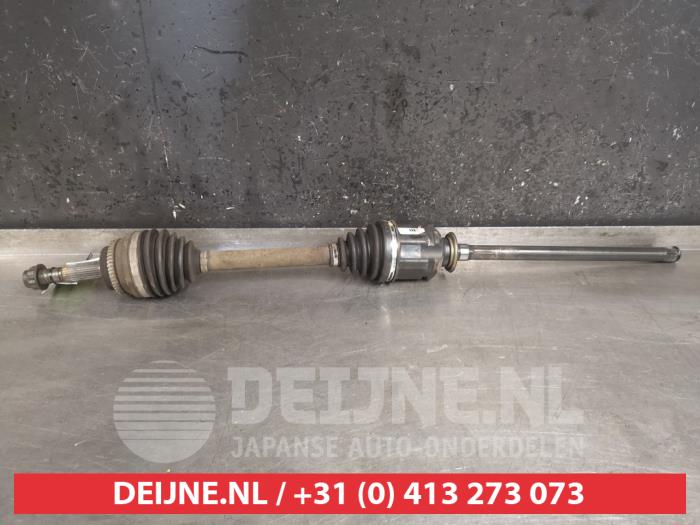 Gebruikte Steekas rechts-voor Toyota RAV4 (A2) 2.0 16V VVT-i 4x4 Prijs € 50,00 Margeregeling aangeboden door V.Deijne Jap.Auto-onderdelen BV