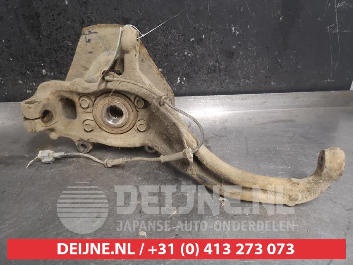 Nissan Navara Fusee rechts-voor O474220