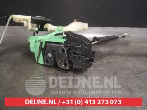 Gebruikte Portierslot Mechaniek 4Deurs rechts-achter Hyundai i30 (FD) 1.6 CVVT 16V Prijs € 50,00 Margeregeling aangeboden door V.Deijne Jap.Auto-onderdelen BV