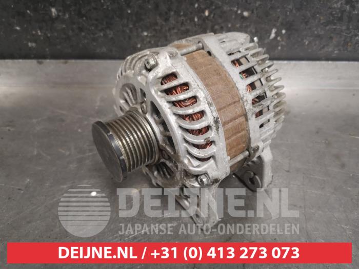 Dynamo van een Nissan Juke (F15) 1.2 DIG-T 16V 2015
