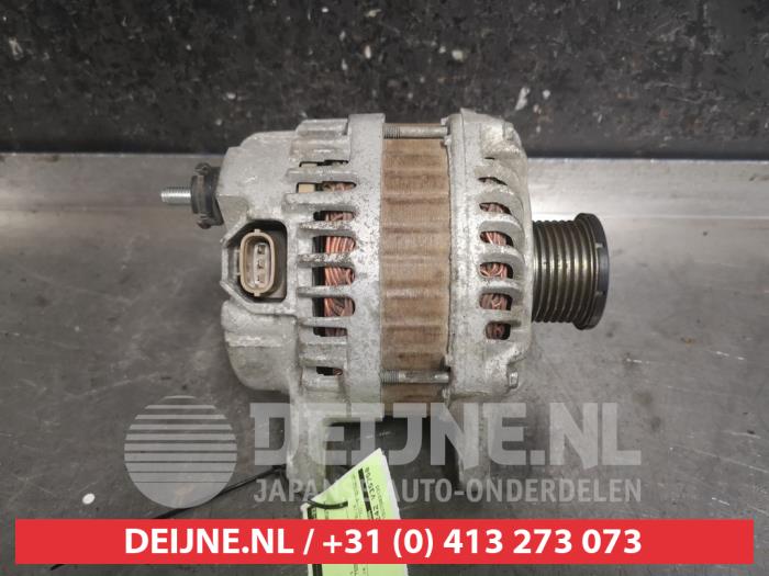 Dynamo van een Nissan Juke (F15) 1.2 DIG-T 16V 2015