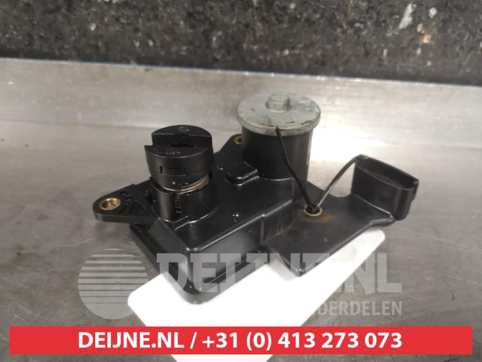 Gebruikte Wervelklep motor Hyundai Santa Fe II (CM) 2.2 CRDi 16V 4x2 Prijs € 75,00 Margeregeling aangeboden door V.Deijne Jap.Auto-onderdelen BV