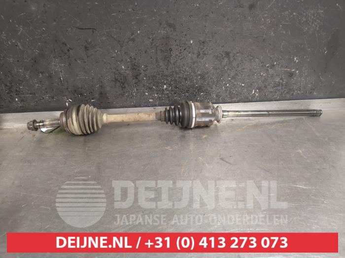 Gebruikte Steekas rechts-voor Toyota RAV4 (A2) 2.0 16V VVT-i 4x4 Prijs € 40,00 Margeregeling aangeboden door V.Deijne Jap.Auto-onderdelen BV