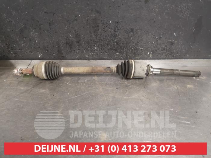 Gebruikte Steekas rechts-voor Mitsubishi Outlander (CW) 2.2 DI-D 16V Clear Tec 4x4 Prijs € 75,00 Margeregeling aangeboden door V.Deijne Jap.Auto-onderdelen BV