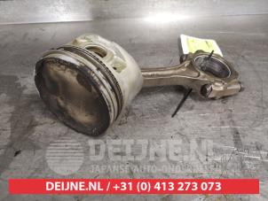 Gebruikte Zuiger Hyundai Santa Fe I 2.4 16V 4x2 Prijs € 50,00 Margeregeling aangeboden door V.Deijne Jap.Auto-onderdelen BV