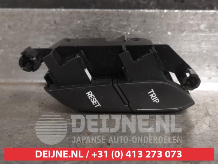 Hyundai Veloster Schalter BordSteuergerät O477045