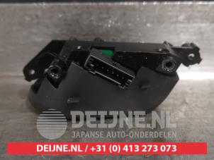 Hyundai Veloster Schakelaar boordcomputer O477045 foto 2