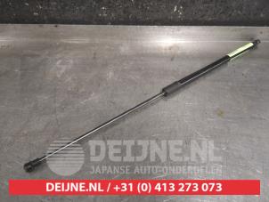 Nissan Juke Gasdemper links-achter O477207 foto 2