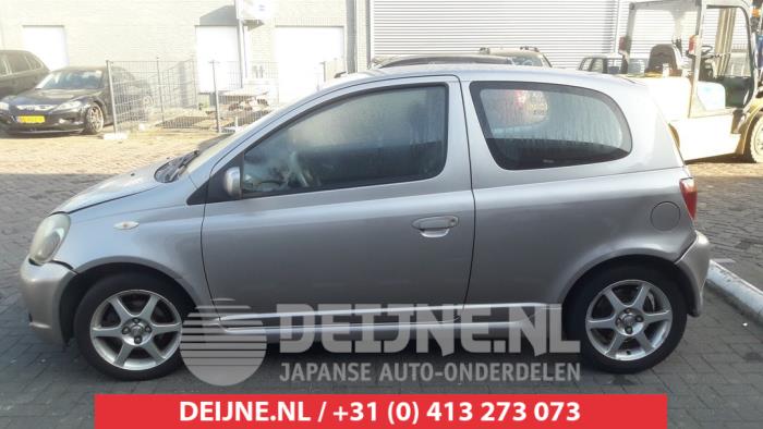 Toyota Yaris Side skirt, left O477425