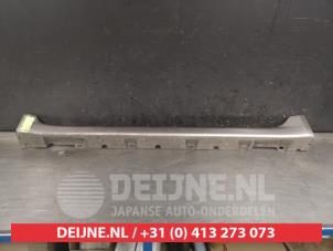 Toyota Yaris Side skirt, left O477425 photo 2