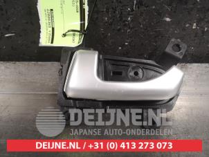 Gebruikte Deurgreep 4Deurs links-voor Kia Sportage (SL) 1.6 GDI 16V 4x2 Prijs € 25,00 Margeregeling aangeboden door V.Deijne Jap.Auto-onderdelen BV