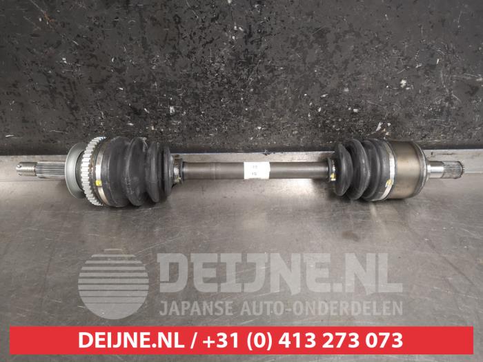 Aandrijfas links-voor van een Hyundai Trajet 2.0 CRDi 16V 2001