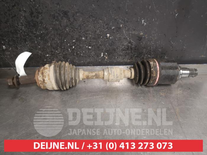 Gebruikte Aandrijfas links-voor Mitsubishi Lancer Sportback (CX) 2.0 DI-D 16V Prijs € 50,00 Margeregeling aangeboden door V.Deijne Jap.Auto-onderdelen BV
