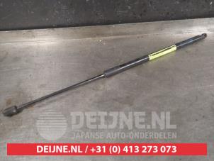 Gebruikte Gasdemper links-achter Mazda 3 (BM/BN) 2.2 SkyActiv-D 150 16V Prijs € 20,00 Margeregeling aangeboden door V.Deijne Jap.Auto-onderdelen BV