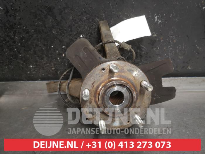 Kia Carens Fusee links-voor O479038