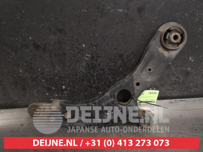 Kia Carens Draagarm onder rechts-voor O479041