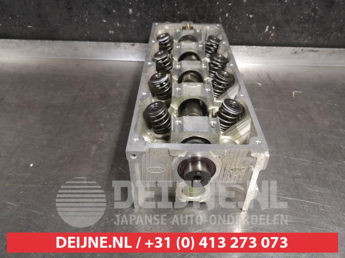 Cilinderkop van een Kia Shuma 1.5i 16V 2002