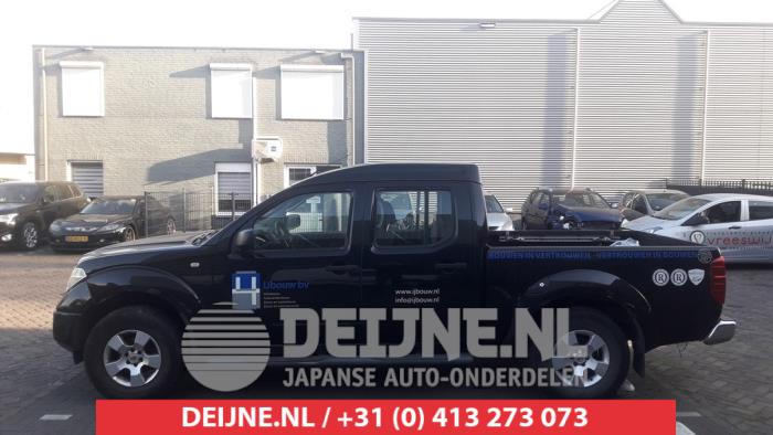 Nissan Navara Portierruit 4Deurs links-achter O479667