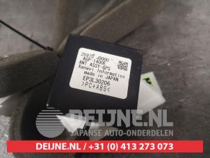Nissan Qashqai GPS antenna O479726 photo 2
