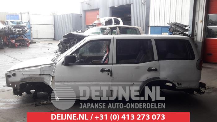 Nissan Terrano Türscheibe 4-türig links hinten O479795