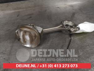 Gebruikte Zuiger Toyota Yaris II (P9) 1.33 16V Dual VVT-I Prijs € 50,00 Margeregeling aangeboden door V.Deijne Jap.Auto-onderdelen BV