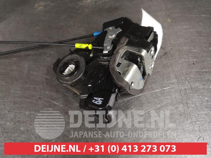 Toyota Auris Deurslot Mechaniek 4Deurs links-voor O480354