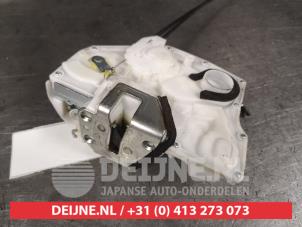 Suzuki Swift Front door lock mechanism 4-door, right O480718 photo 2