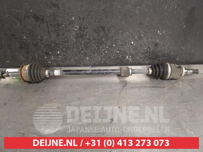 Gebruikte Steekas rechts-voor Toyota Yaris III (P13) 1.33 16V Dual VVT-I Prijs € 35,00 Margeregeling aangeboden door V.Deijne Jap.Auto-onderdelen BV