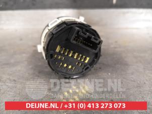 Nissan Navara Schakelaar 2WD/4WD O481513 foto 3