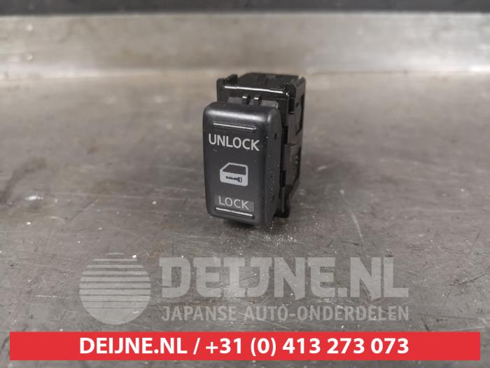 Nissan Navara Centrale deurvergrendeling Schakelaar O481514