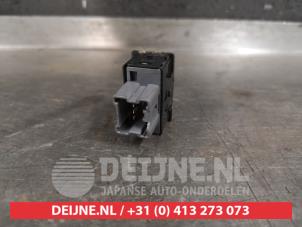 Nissan Juke Stoelverwarmings Schakelaar O482515 foto 2