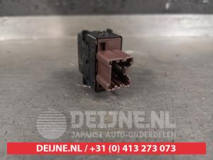 Nissan Juke Seat heating switch O482516 photo 2