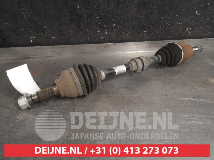 Gebruikte Steekas links-voor Nissan Pulsar (C13) 1.2 DIG-T 16V Prijs € 75,00 Margeregeling aangeboden door V.Deijne Jap.Auto-onderdelen BV