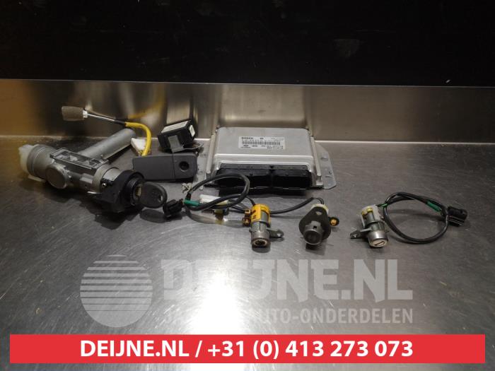 Hyundai Trajet Ignition lock + key O334861